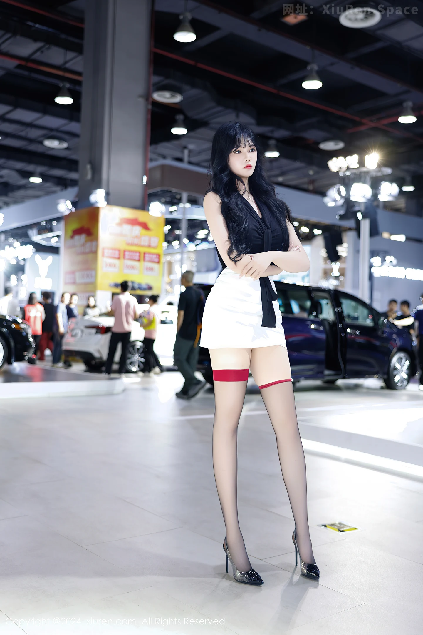 图片[2]-[XiuRen秀人网] VOL.9575 模特娜比性感黑上衣配白短裙露超薄黑丝秀凹凸身材撩人诱惑写真80P-秀人网官方网站